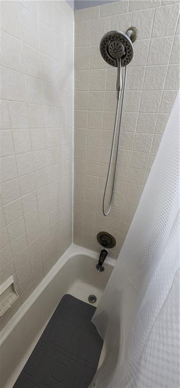 full bathroom featuring shower / bath combo with shower curtain