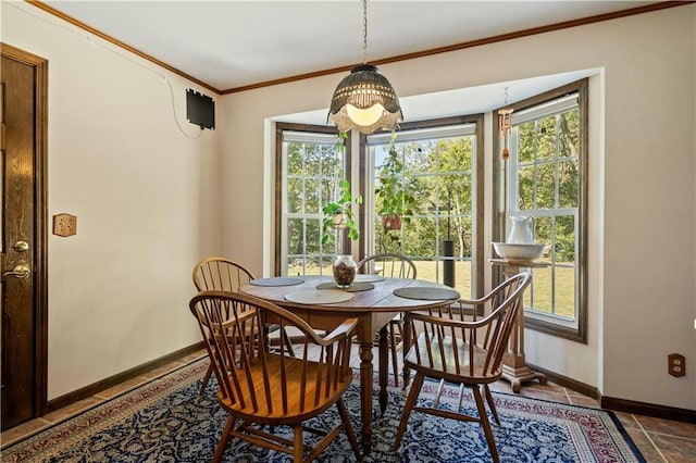 dining area with baseboards, a notable chandelier, and crown molding