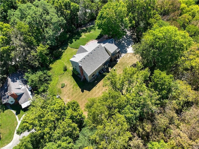 bird's eye view with a wooded view
