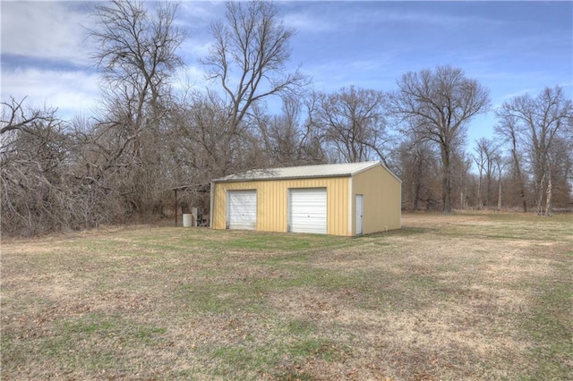 view of detached garage