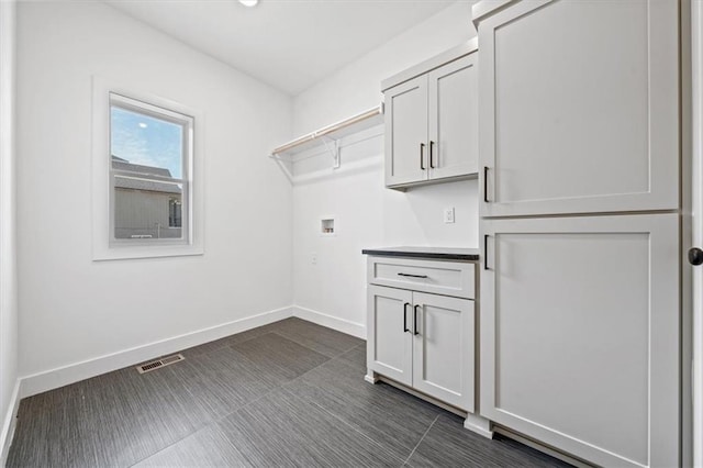 laundry area with visible vents, hookup for a washing machine, and baseboards