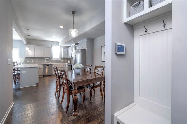 dining area featuring dark wood-style floors, recessed lighting, and baseboards