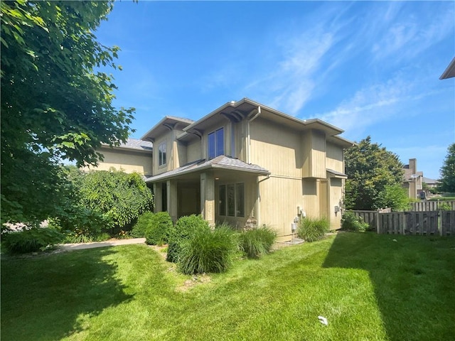 2300 Silver Spring Ln, Lees Summit, MO 64086 - view of side of home