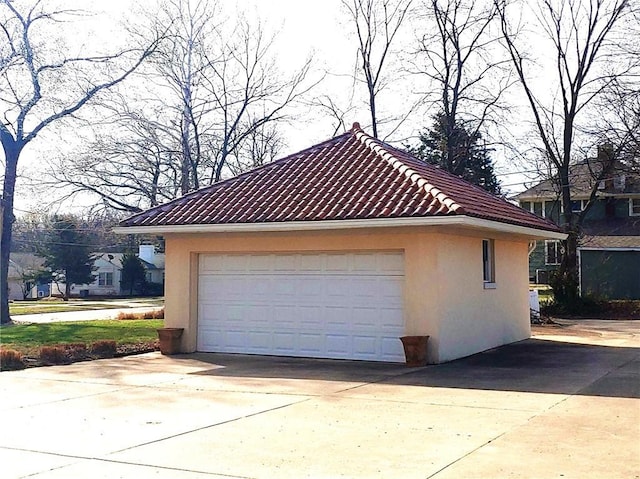 view of detached garage