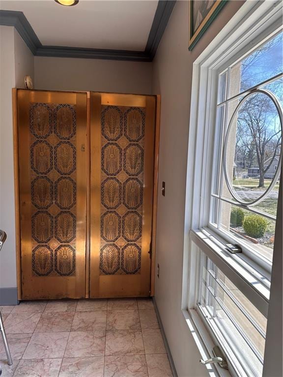 room details with baseboards and crown molding