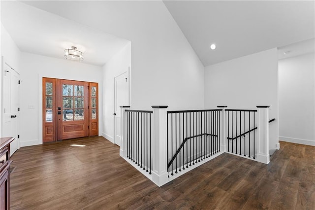 foyer featuring wood finished floors, recessed lighting, an inviting chandelier, baseboards, and vaulted ceiling