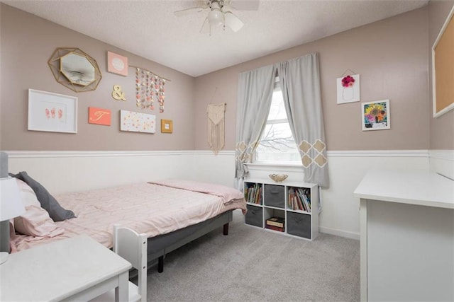 bedroom with carpet flooring, a textured ceiling, and ceiling fan