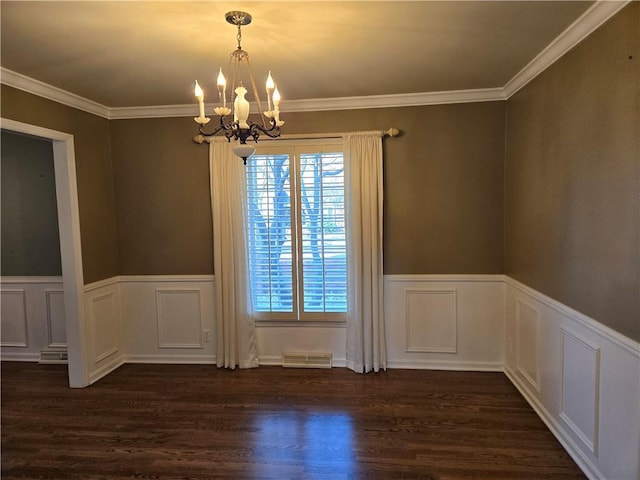 unfurnished room featuring visible vents, a healthy amount of sunlight, a chandelier, and dark wood-style flooring