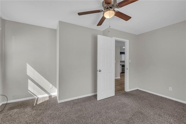 unfurnished room featuring ceiling fan, baseboards, and carpet