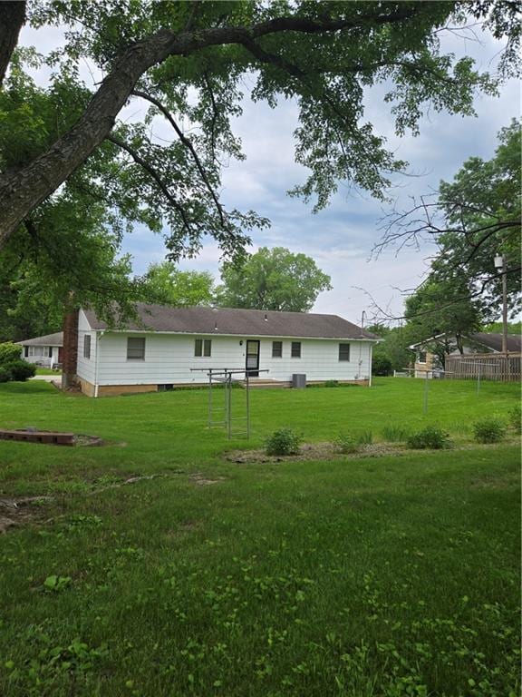 2213 Millwood Dr, Atchison, KS 66002 - rear view of house with a lawn