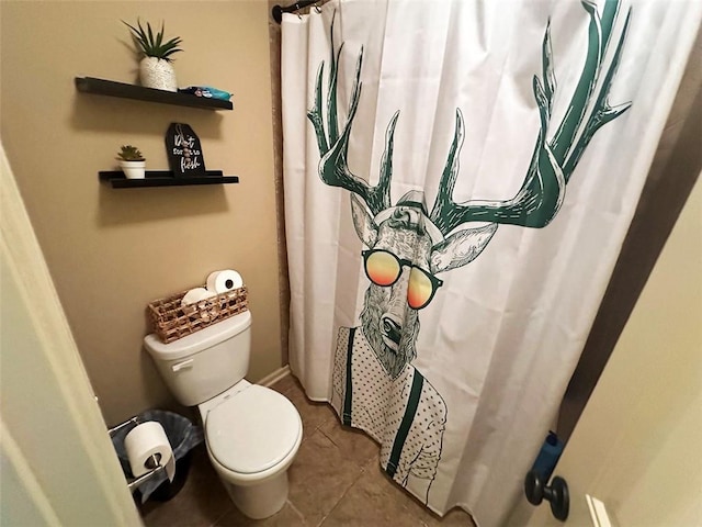 full bathroom with tile patterned flooring, toilet, and a shower with shower curtain