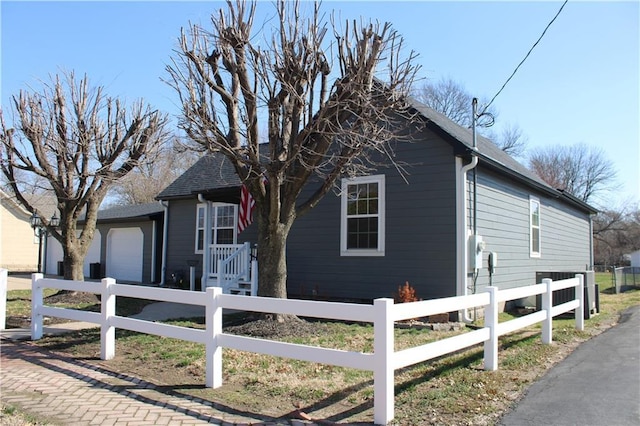 view of front of home featuring a garage and a fenced front yard