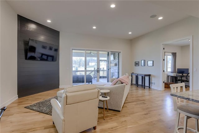 living area featuring recessed lighting, light wood-type flooring, baseboards, and visible vents