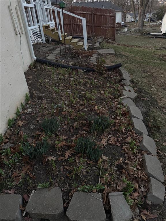 view of yard featuring fence