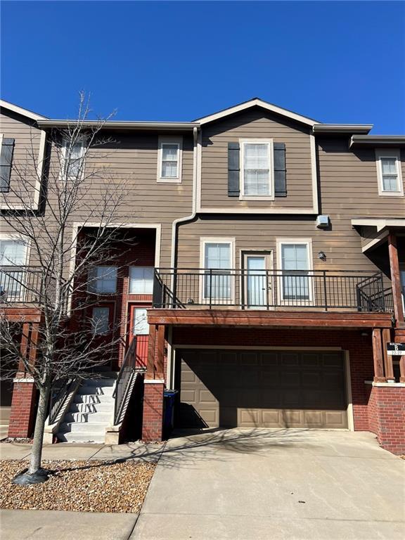 townhome / multi-family property featuring an attached garage and concrete driveway