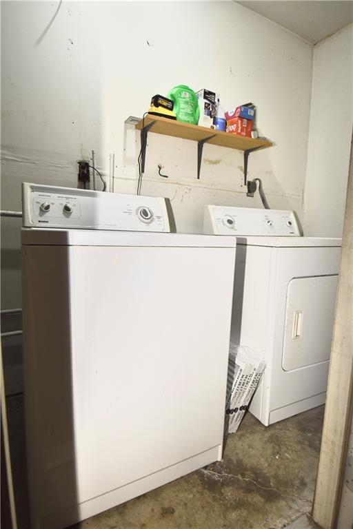 laundry room with laundry area and washing machine and clothes dryer