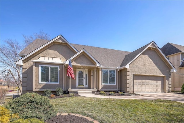 view of front of property with stucco siding, an attached garage, concrete driveway, and a front yard