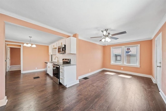 kitchen featuring visible vents, ornamental molding, appliances with stainless steel finishes, dark wood-style floors, and white cabinetry