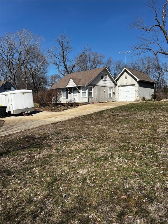 view of front of property featuring concrete driveway and a garage