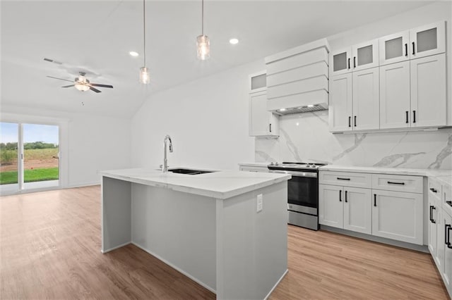 kitchen featuring a sink, light wood-type flooring, tasteful backsplash, and stainless steel electric stove