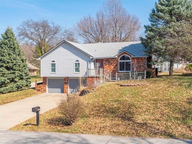 view of front of home featuring a garage, a front lawn, brick siding, and driveway