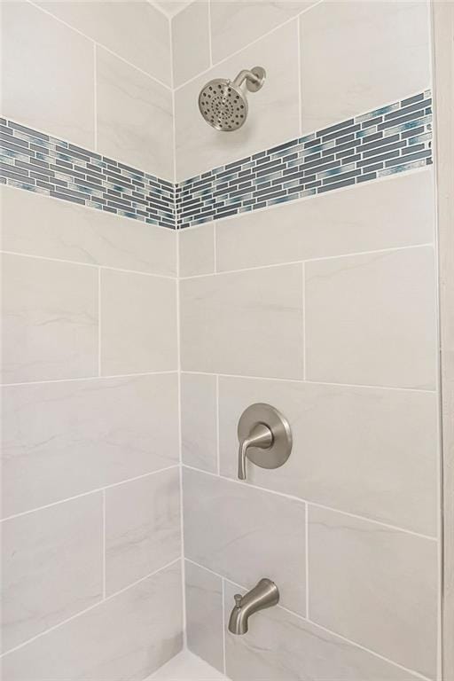 full bath with tiled shower