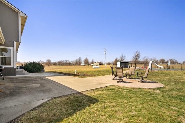 view of yard featuring a patio area and concrete driveway