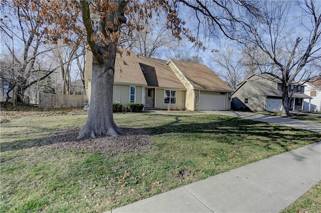 view of front of property with fence, a front yard, roof with shingles, a garage, and driveway