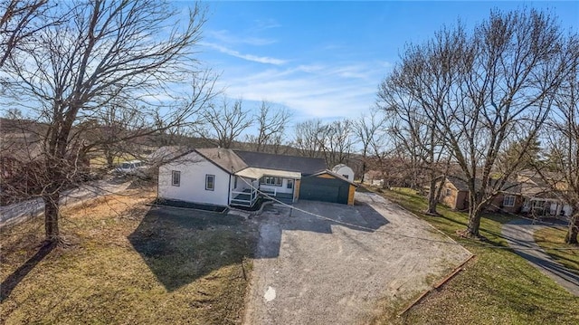 view of front of house with driveway and a garage