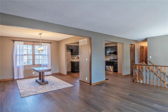 dining space featuring visible vents, a textured ceiling, baseboards, and dark wood-style flooring