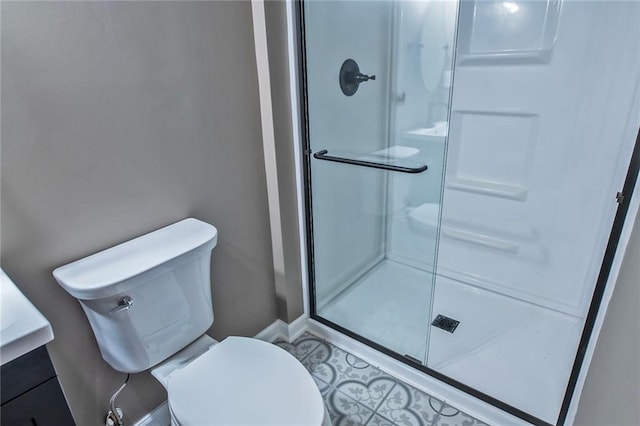 full bathroom featuring a shower stall and toilet