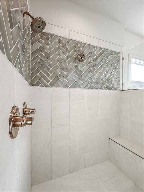 full bathroom featuring tiled shower