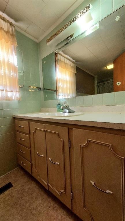 full bathroom with visible vents, vanity, and vaulted ceiling