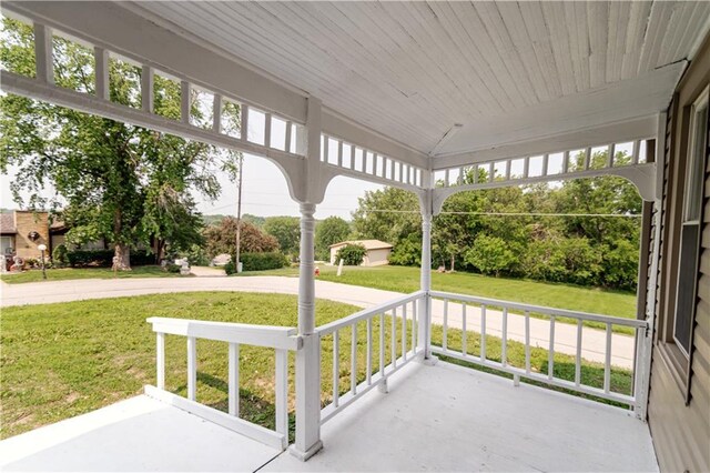 713 N 13th St, Atchison, KS 66002 - porch featuring a lawn