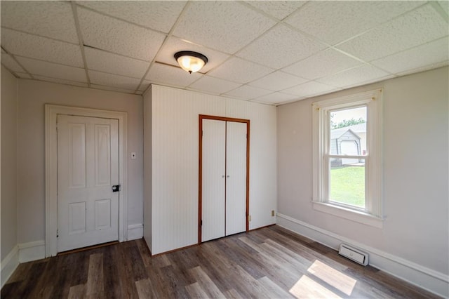713 N 13th St, Atchison, KS 66002 - unfurnished bedroom featuring a paneled ceiling, wood finished floors, and a closet