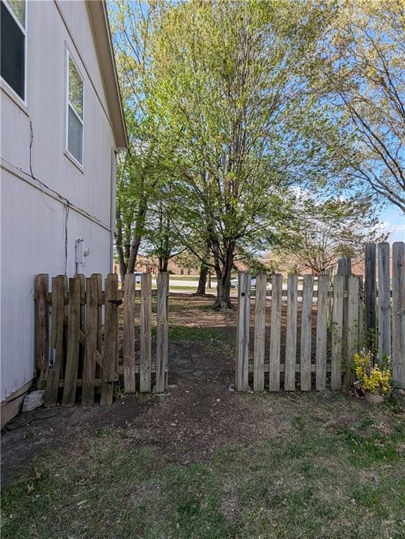 1900 SE 6th Ter, Lees Summit, MO 64063 - view of yard featuring fence