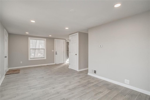 spare room with visible vents, light wood-style flooring, recessed lighting, and baseboards