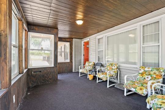 6745 Cleveland Ave, Kansas City, MO 64132 - view of sunroom