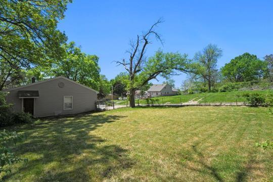 6745 Cleveland Ave, Kansas City, MO 64132 - view of yard