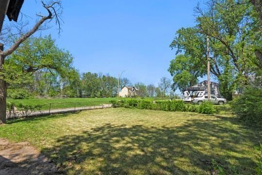 6745 Cleveland Ave, Kansas City, MO 64132 - view of yard