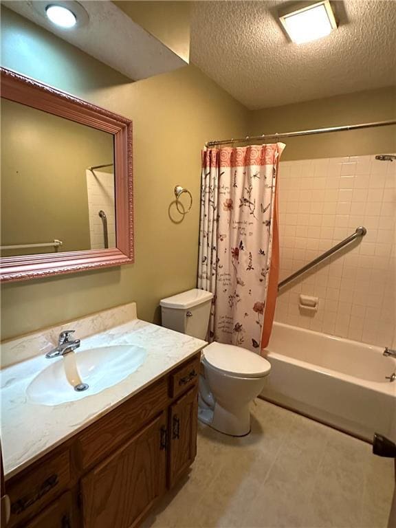 full bathroom featuring toilet, a textured ceiling, vanity, and shower / bath combo