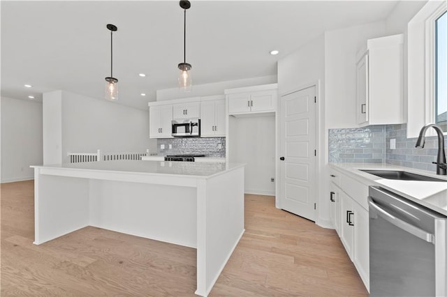 10612 N Jefferson St, Kansas City, MO 64155 - kitchen featuring light wood-style flooring, a sink, white cabinetry, stainless steel appliances, and light countertops