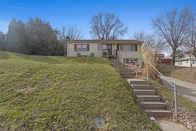 view of front of home featuring a front yard