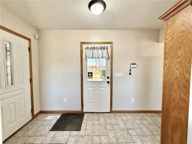 foyer entrance featuring baseboards
