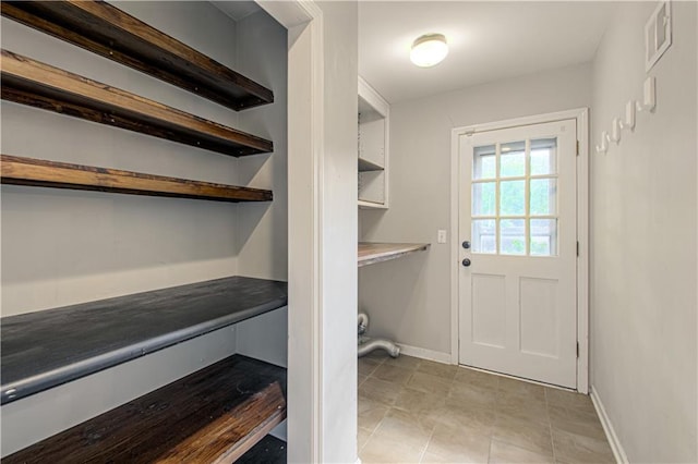 11643 Glen Arbor Ter, Kansas City, MO 64114 - view of pantry
