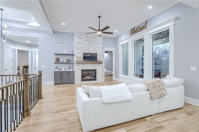 living room with recessed lighting, light wood finished floors, visible vents, and a ceiling fan