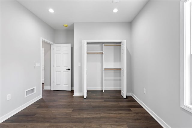 1219 S 36th St, Kansas City, KS 66106 - unfurnished bedroom featuring a closet, visible vents, baseboards, dark wood-type flooring, and recessed lighting