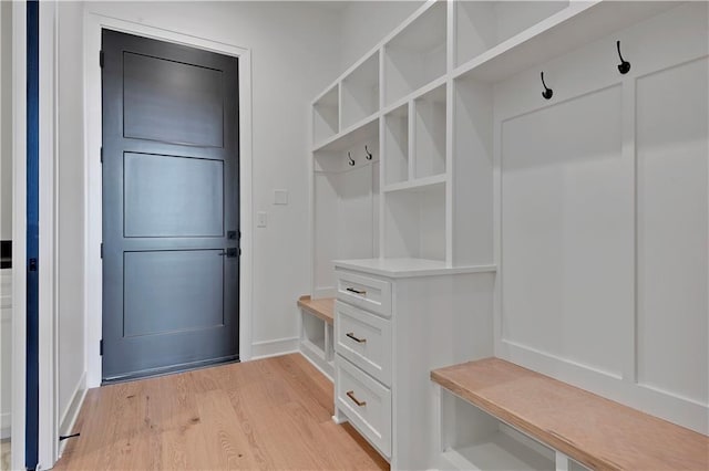24936 W 98th Pl, Lenexa, KS 66227 - mudroom featuring light wood finished floors