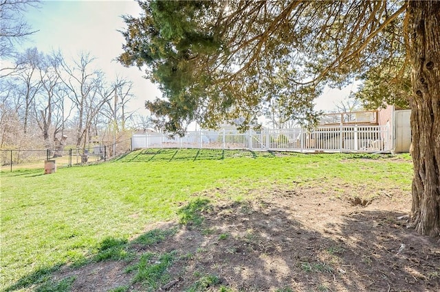 3402 Messanie St, Saint Joseph, MO 64501 - view of yard