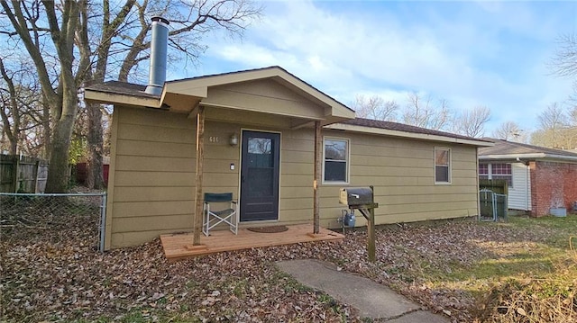 616 E Jackson E, Jackson, Pittsburg, KS 66762 - back of property with fence